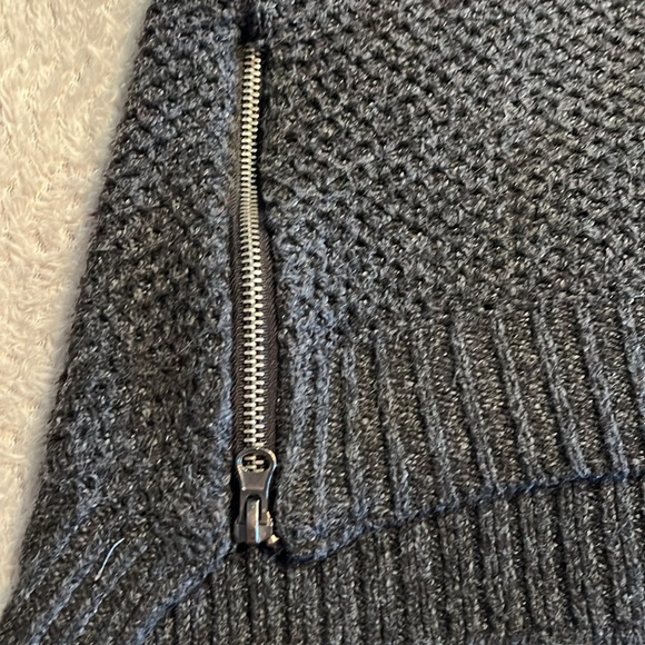 Ardene Women’s Sweater With Zippers, Size M. - Picture 3 of 4